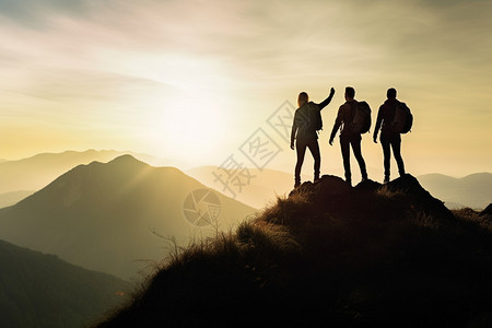 清晨的背包登山者背景图片