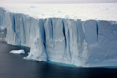 南极洲海上漂浮的冰川背景图片