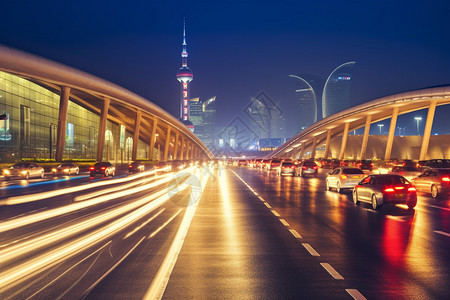 别墅夜景繁忙的交通道路背景