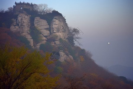 徒步旅游的风景区图片