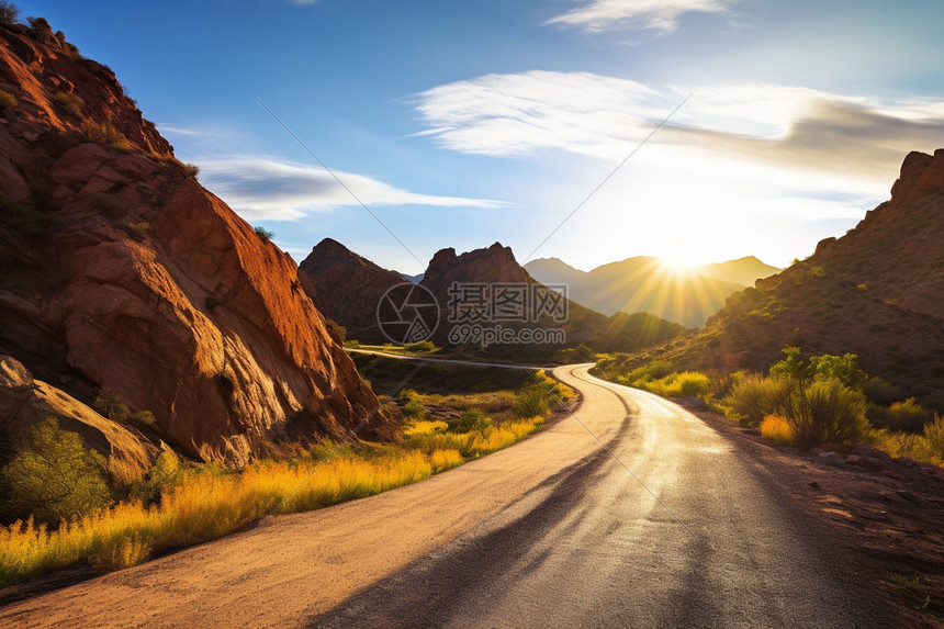 岩石山脉中的道路图片