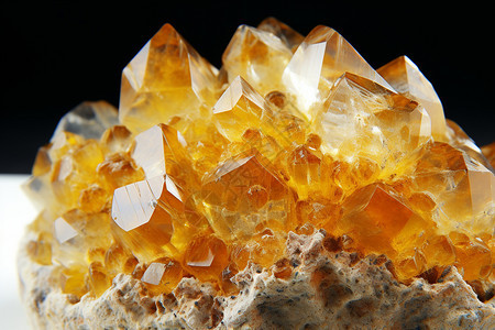 黄色水晶矿物图片