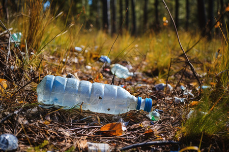 塑料杯自然界中的塑料垃圾背景