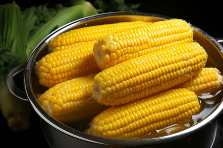 健康美味的水煮玉米图片