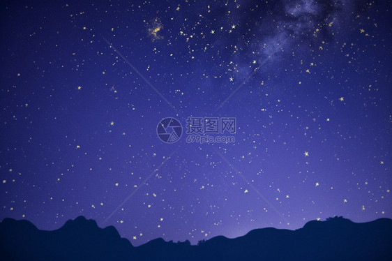 夜空中美丽星云图片