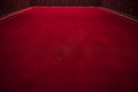 红色天鹅绒地毯图片