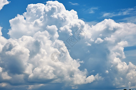 天空中的积雨云图片