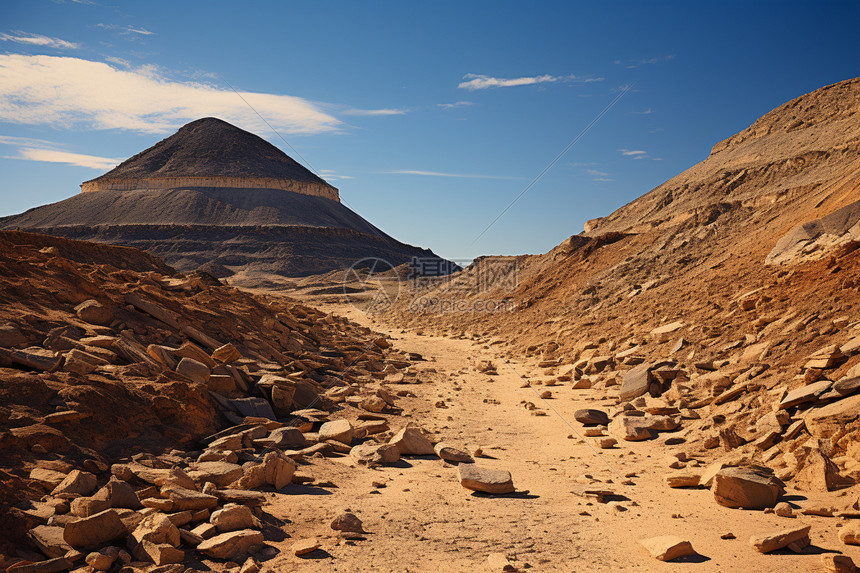 徒步旅行的岩石沙漠景观图片