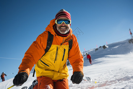 户外高山滑雪爱好者图片