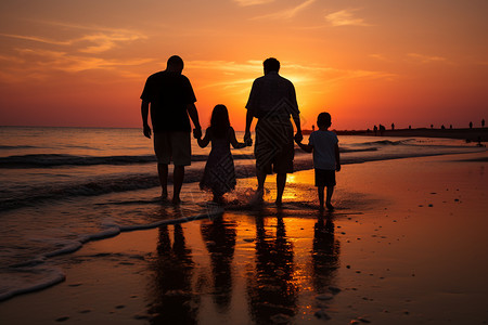 度假海滩上的幸福一家人图片