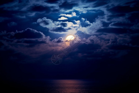 午夜多云月球月光图片