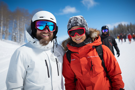 高山滑雪的夫妇图片