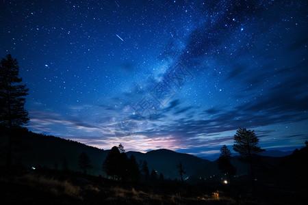夜晚山间星空的景观背景图片
