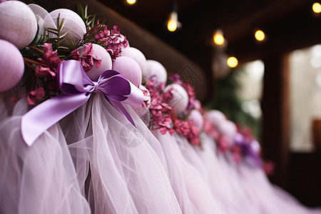 婚礼仪式上的鲜花薄纱装饰图片