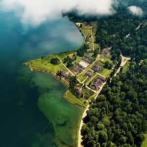 湖的鸟瞰图图片
