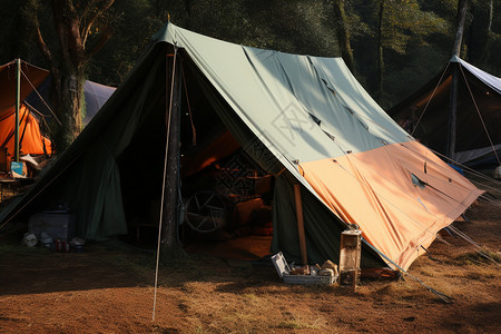 户外搭建的帐篷图片