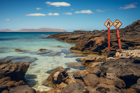 提示牌素材游玩海滩上的危险提示牌背景
