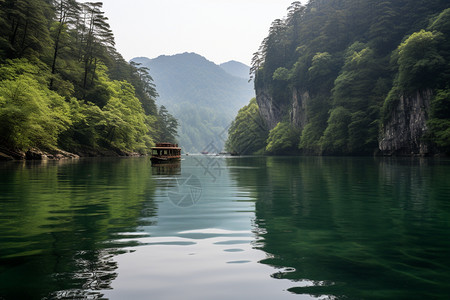 夏季宝峰湖中的游船景观背景