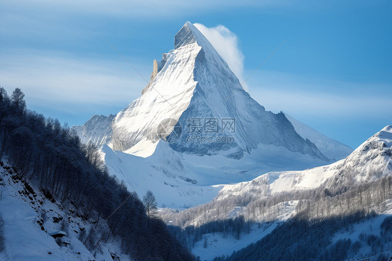 冬日高山雪峰中的绝美景色图片