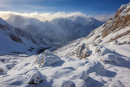 冰雪皑皑的山峰图片