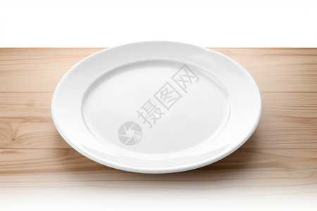 木桌上白色陶瓷餐盘背景图片