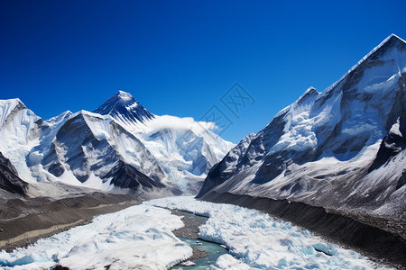 寒冷的雪山图片