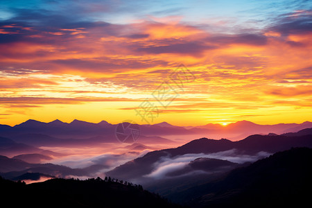 雾中山景背景