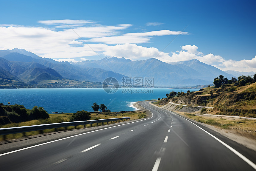 海边蜿蜒的公路图片