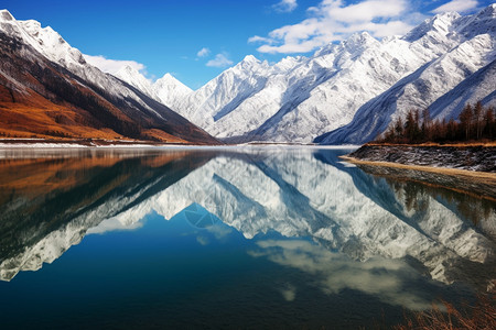 晨曦中的金山图片