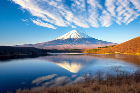 寒冬富士山的倒影图片