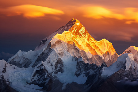 阳光下的雪山图片