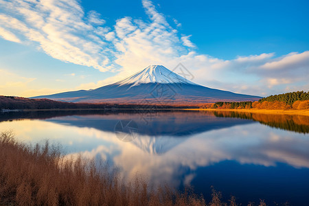 白雪皑皑的富士山图片