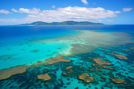 蔚蓝海水的岛屿图片