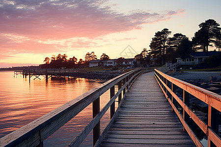 海边木桥上的日出图片