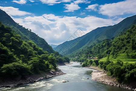 碧水流过翠绿的山谷图片