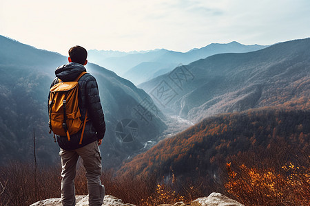 秋季山间的攀登者图片