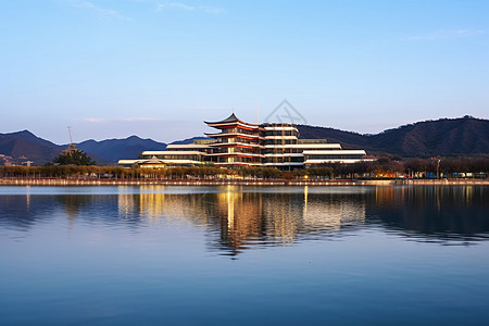 雁栖湖国际会议中心夏季雁栖湖的美丽景观背景