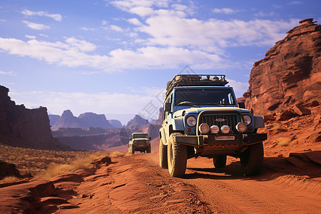 穿越沙漠的吉普车图片