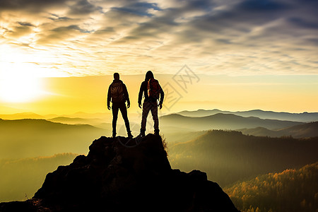 两人站在山顶图片