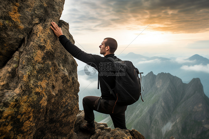 户外的登山者图片