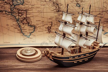 木制的帆船模型图片