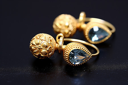 镶嵌蓝宝石的黄金耳环图片