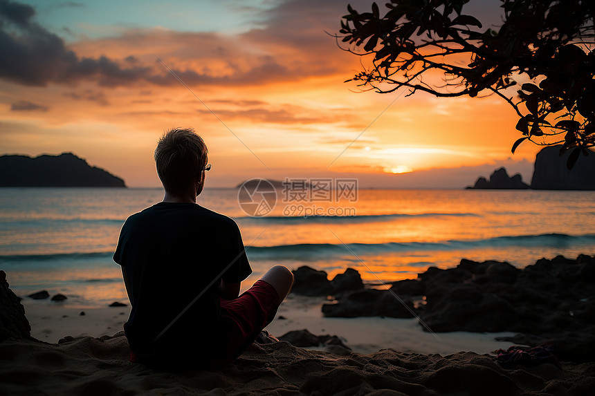 美丽静谧的海滩落日图片