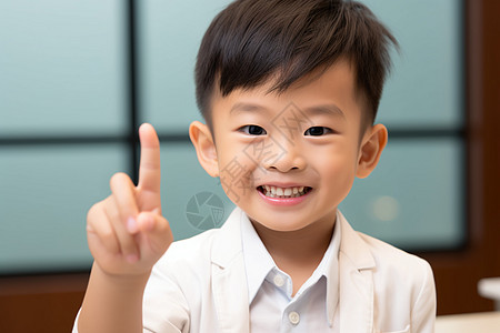 幸福微笑的亚洲男孩高清图片