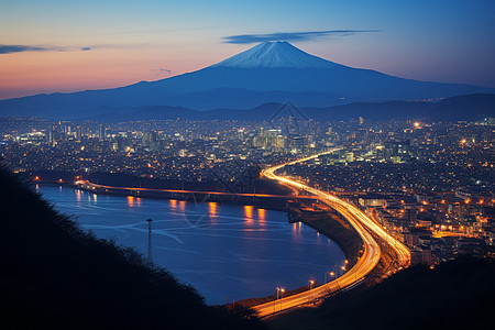 夜景下的富士山图片