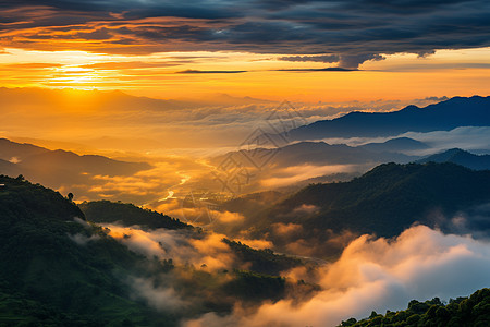 美丽的山峰和夕阳图片