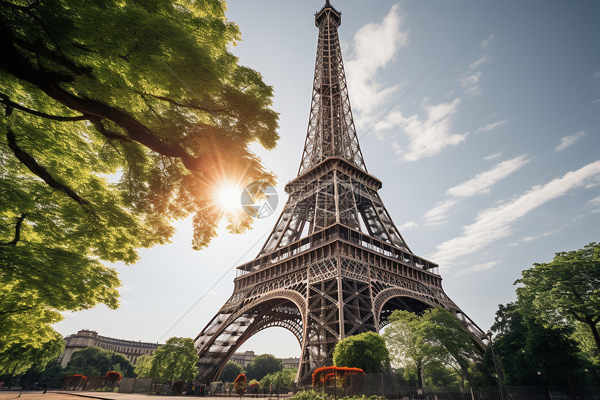 巴黎背光下的铁塔图片