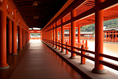 湖畔走廊上的朱红神社图片