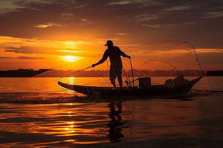 黄昏时捕捞的渔夫图片