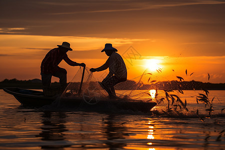 渔船上劳作的渔夫图片